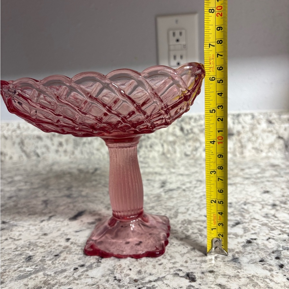 Vintage L.E. Smith Pink Trellis Pattern Footed 6 1/8" Compote - Picture 6 of 7